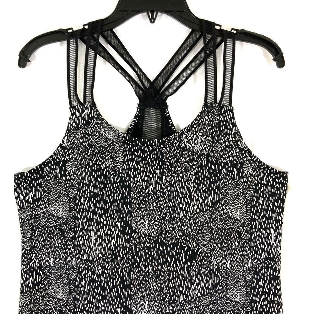 Fabletics strappy b/w tank size L - Picture 2 of 5